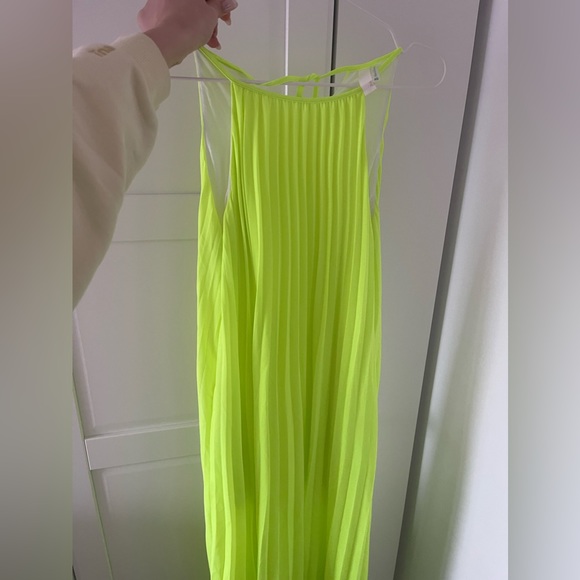 Neon pleated maxi dress - Picture 5 of 6